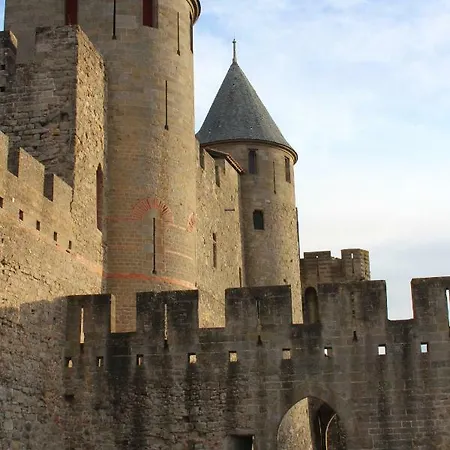 Les 3 Tours 1e Etage * Carcassonne